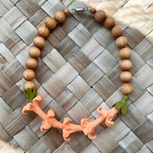 Light orange puakenikeni with pakalana single car lei